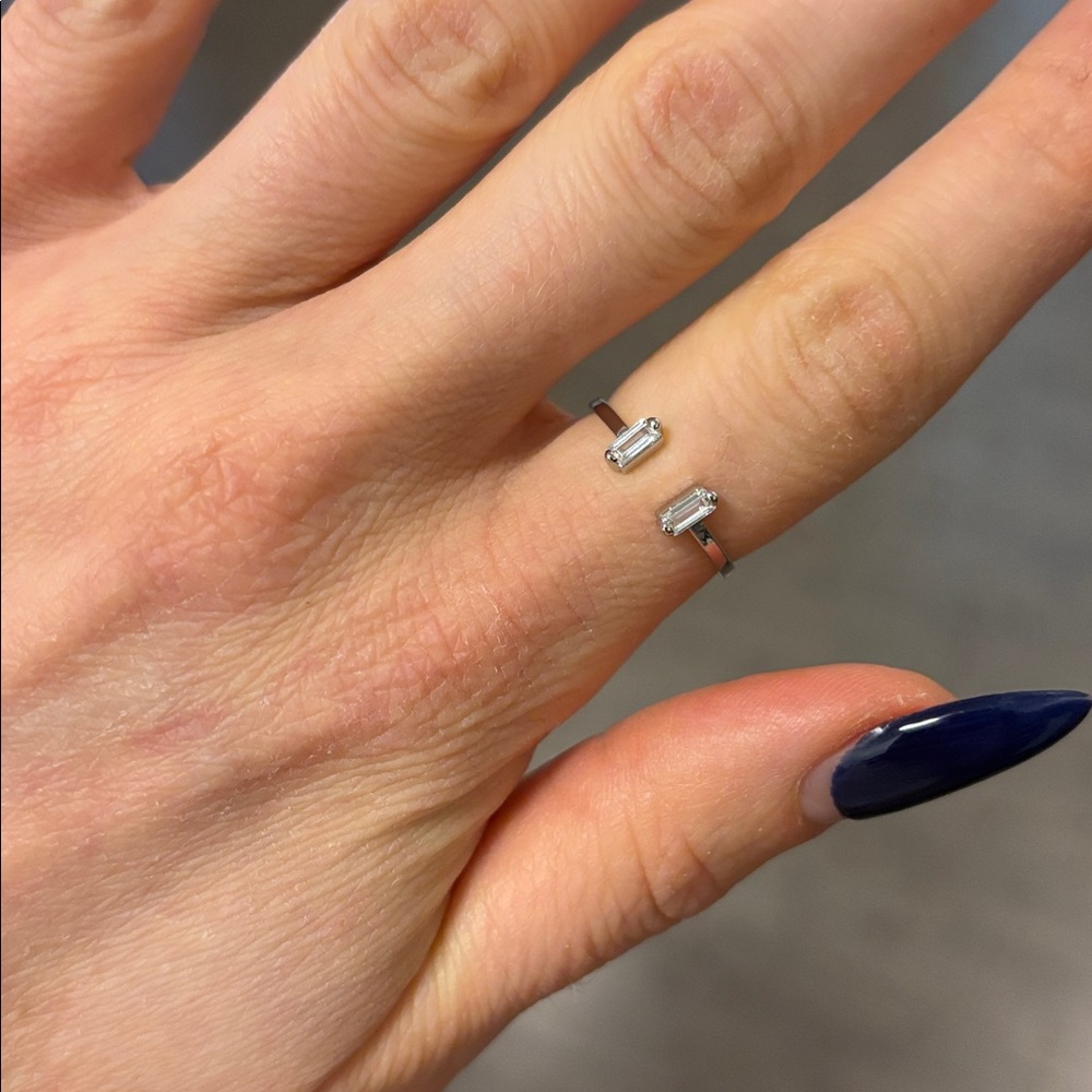 Sterling silver CZ ring with baguette pendants open